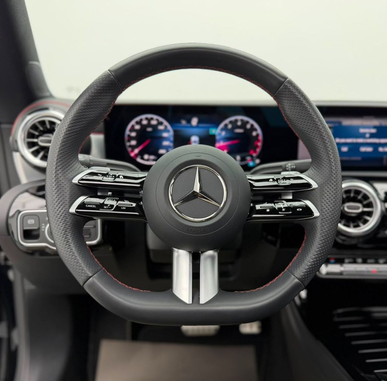 Mercedes Benz CLA 200 PREMIUM PLUS