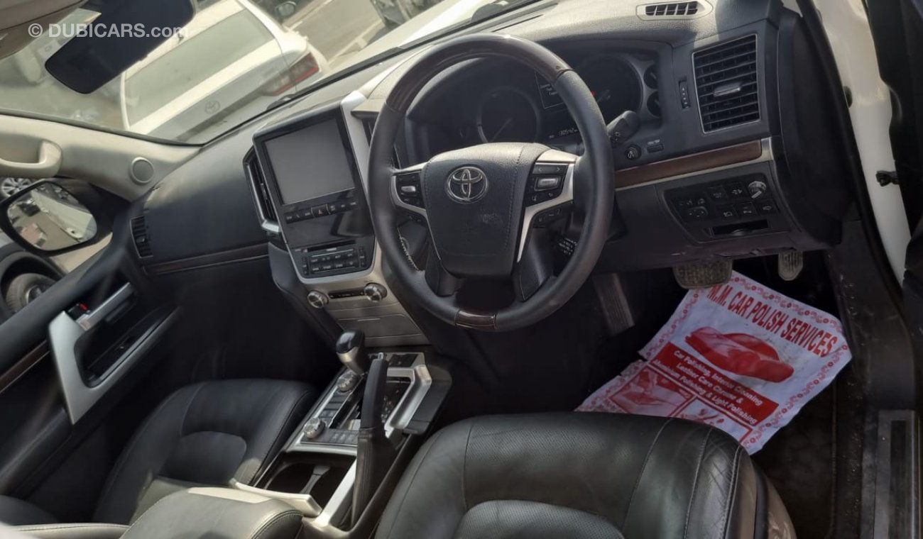 Toyota Land Cruiser LAND CRUISER SAHARA V8 FULL OPTION 2016 MODEL