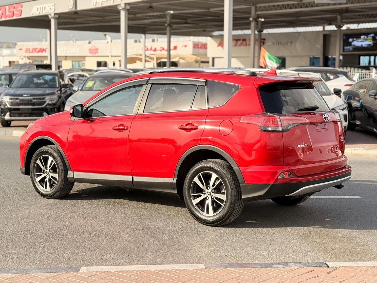 تويوتا راف ٤ XLE 2.5L AWD Full option sunroof, push start