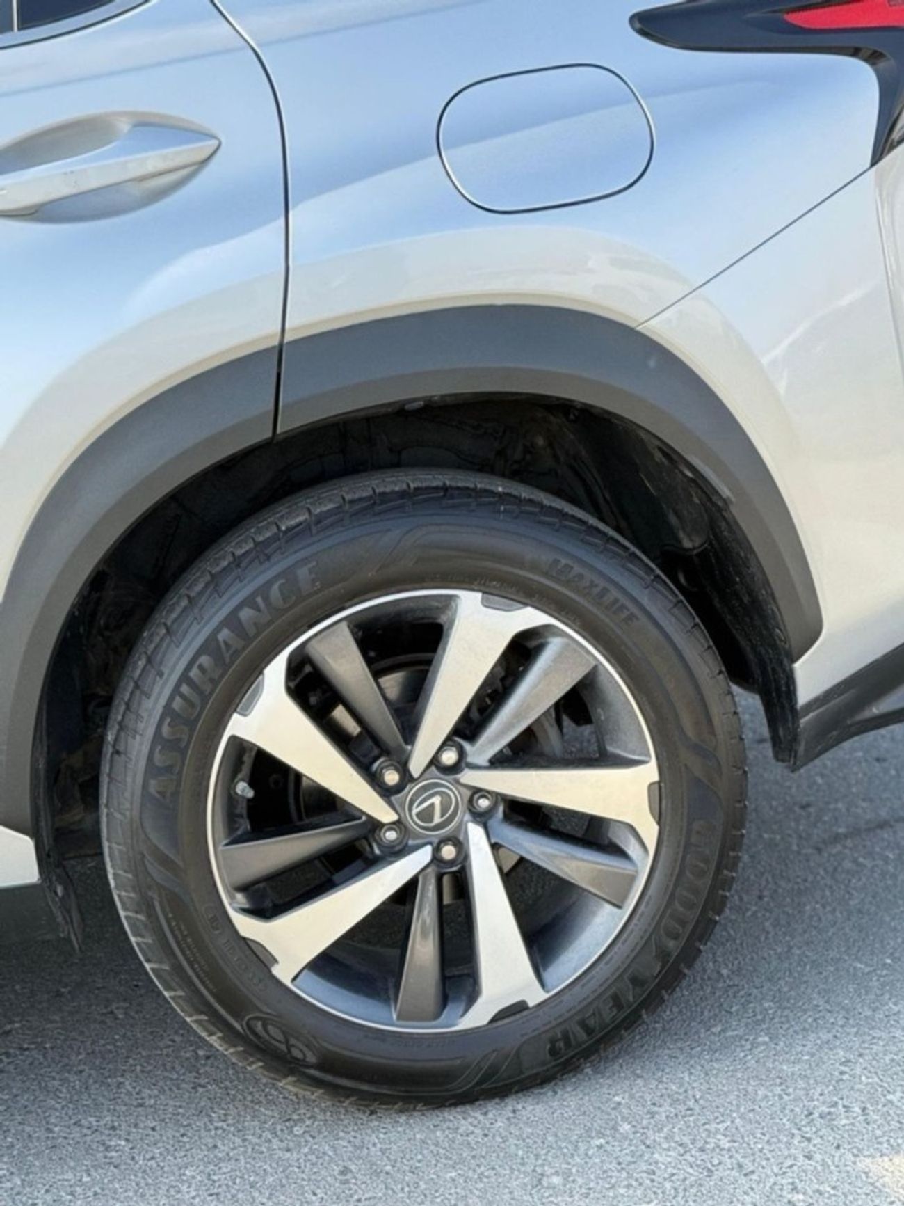 Lexus NX300 Premier 2.0L 4WD sunroof,leather seats