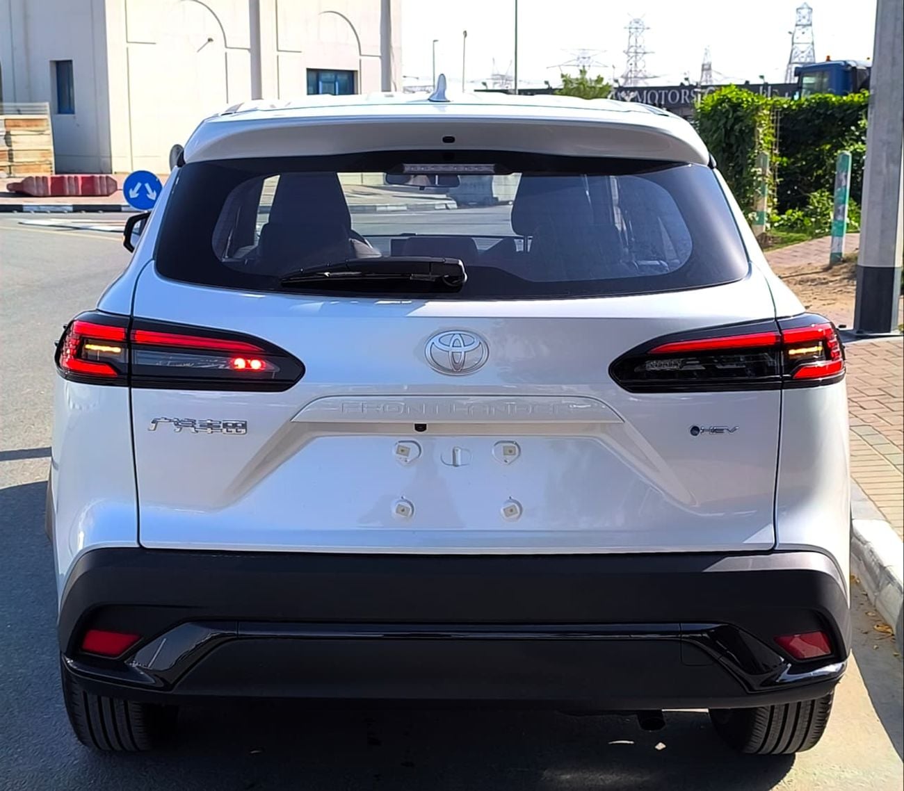 تويوتا فرونتلاندر 2.0L Hybrid Leading 2025 Model