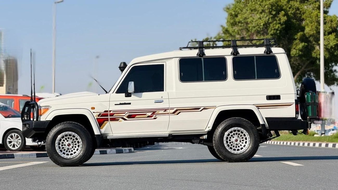 تويوتا لاند كروزر 70 2018 | 4.5L DIESEL ENGINE | MT | RHD | HEAVY BULL BAR WITH LED FOCUSED LIGHTS | DUAL BULL BAR ANTENN