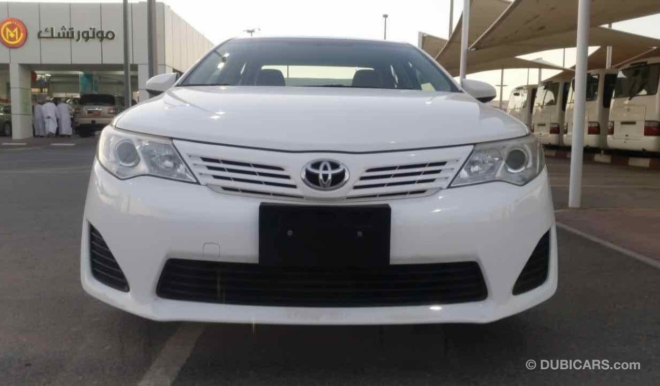 Toyota Camry مواصفات خليجي بحاله ممتازه بدون حوادث