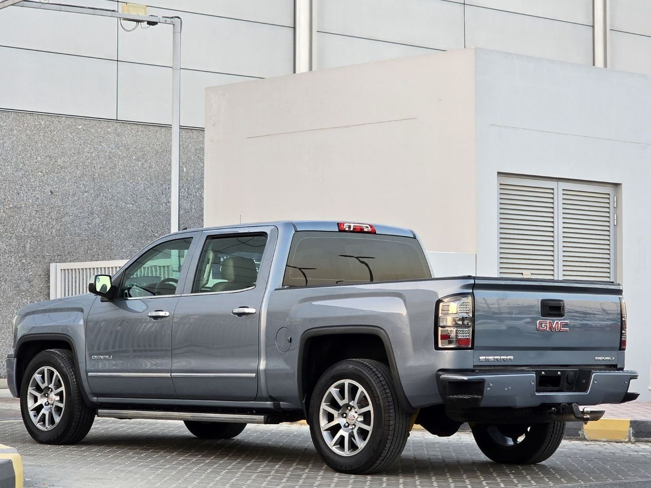 جي أم سي سييرا 1500 Denali 6.2L (425 HP) GMC SIERRA DENALI 2016 GCC 6.2L FULL OPITION // PERFECT CONDITION