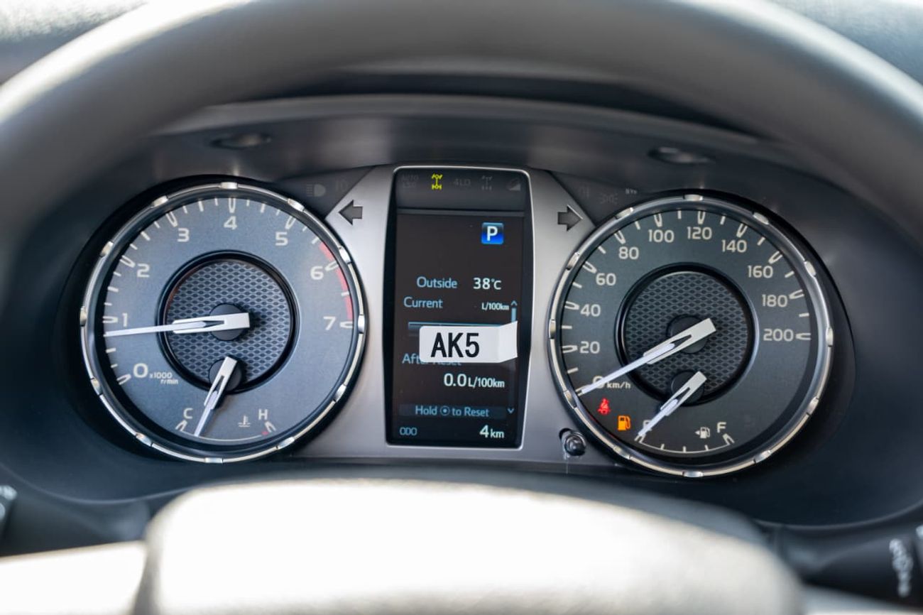 تويوتا هيلوكس 2.7L Medium Grade | Double Cabin | 4x4 | Automatic | Petrol