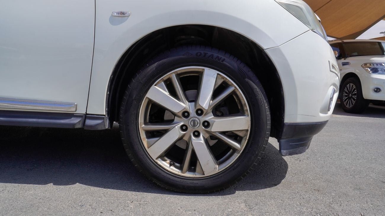 Nissan Pathfinder SV