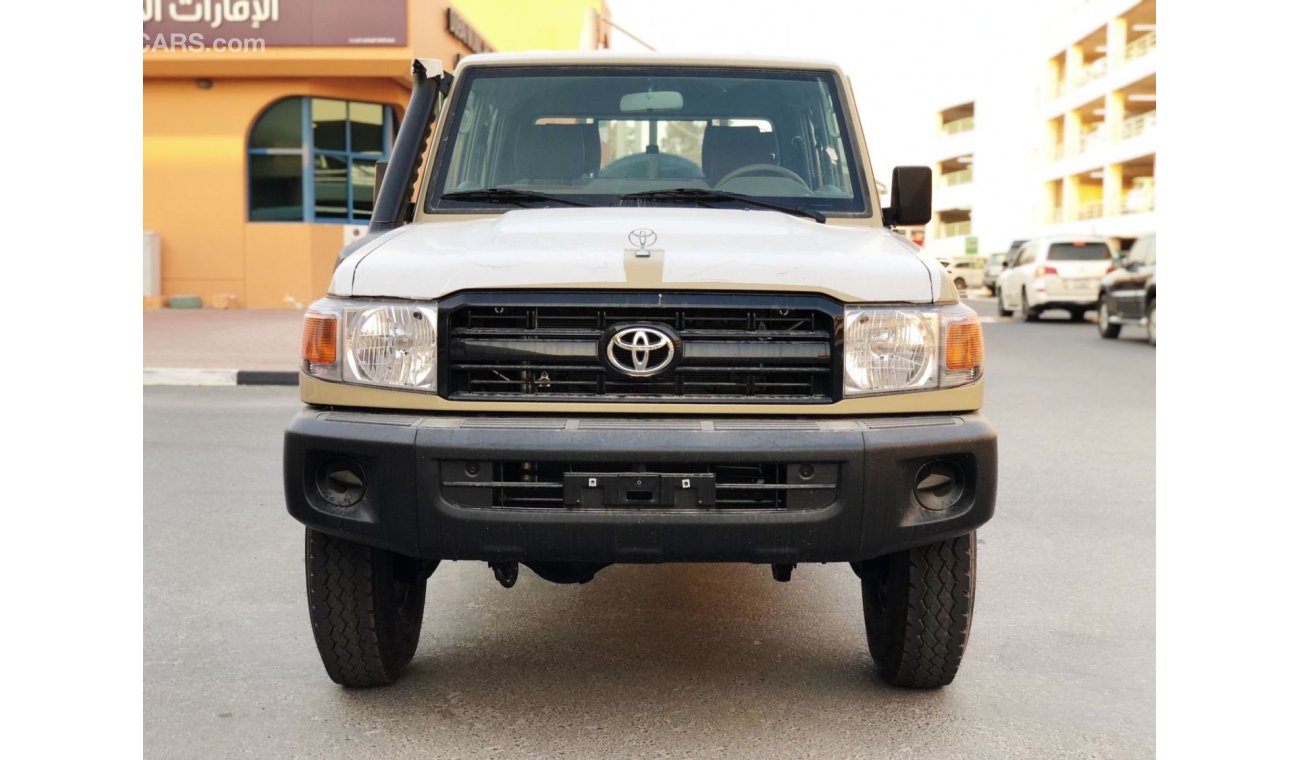 Toyota Land Cruiser Pick Up DC basic