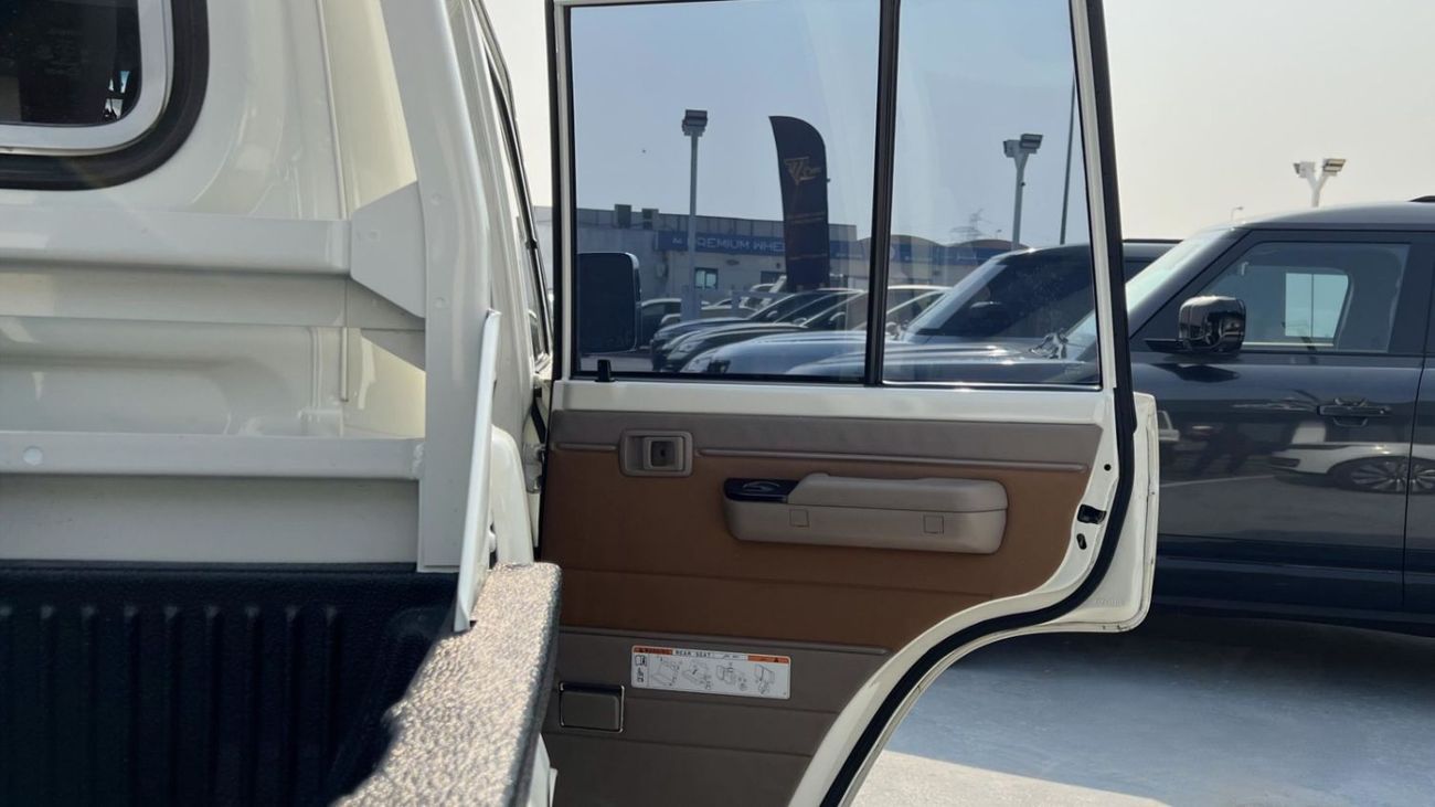 تويوتا لاند كروزر بيك آب 4.0L Double Cab