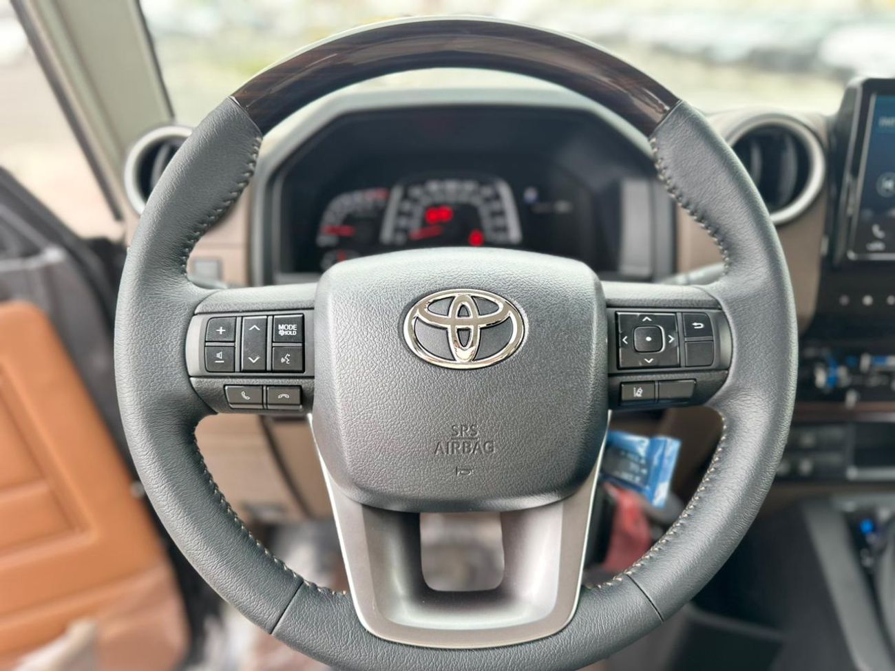 تويوتا لاند كروزر 70 DX 4.0L A/T