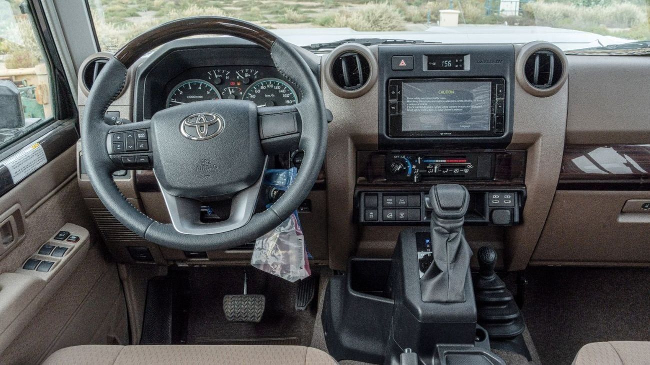 تويوتا لاند كروزر 70 Toyota Land Cruiser LC76 4.0L AT Petrol (Grey-Brown) Basic