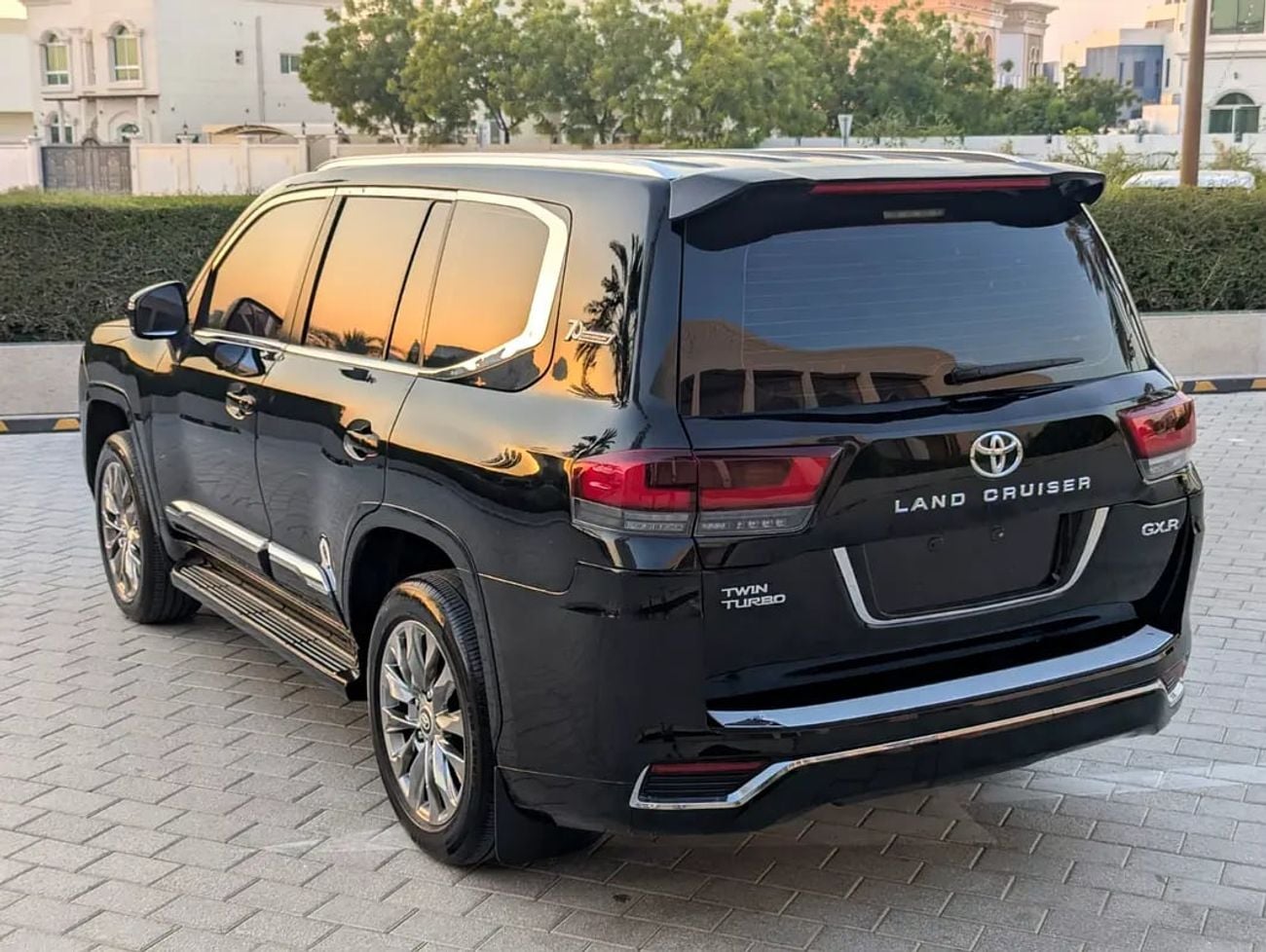 Toyota Land Cruiser GXR FACELIFTED WITH INTERIOR AND EXTERIOR V6 4.0L Excellent Condition