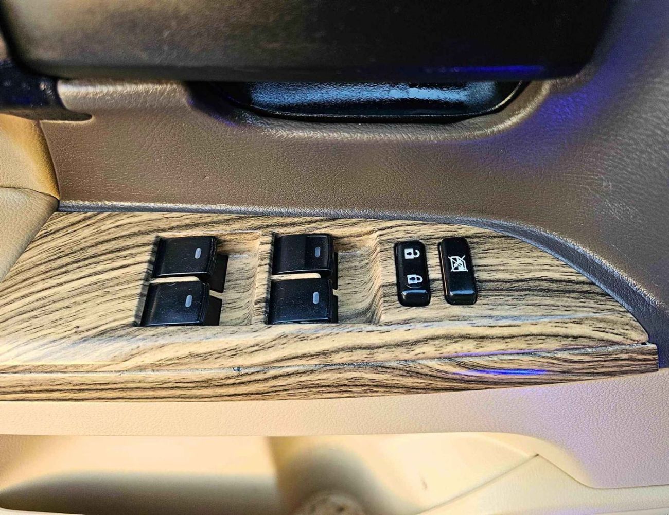 Toyota Land Cruiser VXR 4.6L 4WD Lhd Petrol Automatic 8 Cylinders 8 Seats 5 Doors