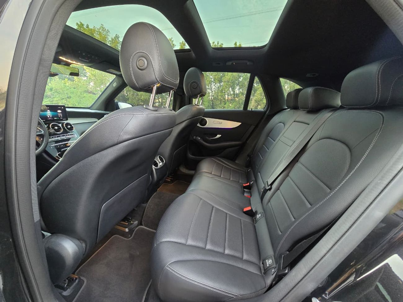 مرسيدس بنز GLC 220 d MERCEDES GLC-220d // KOREAN 2022//ORGINAL PAINT // ACCIDENT FREE //LOW MILEAGE//PERFECT CONDITION