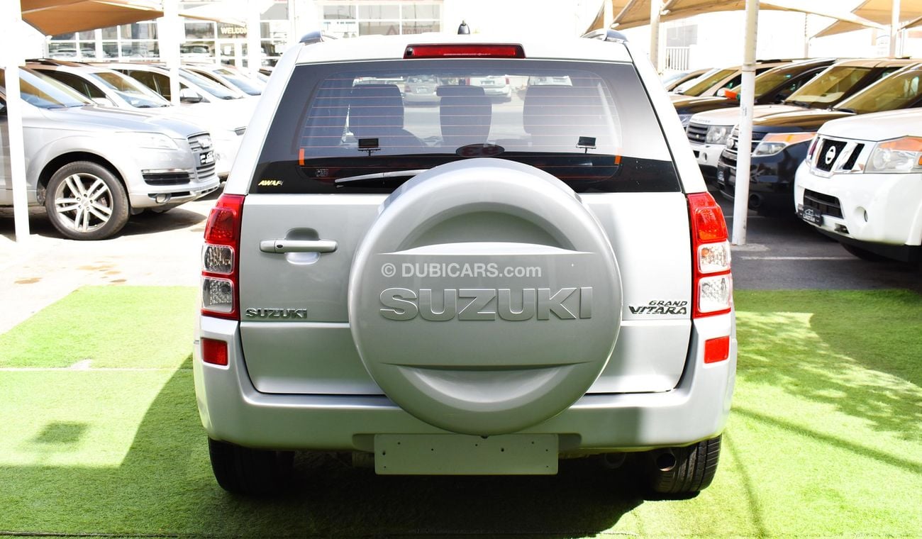 Suzuki Grand Vitara Gulf model 2008 Forwell silver color in excellent condition