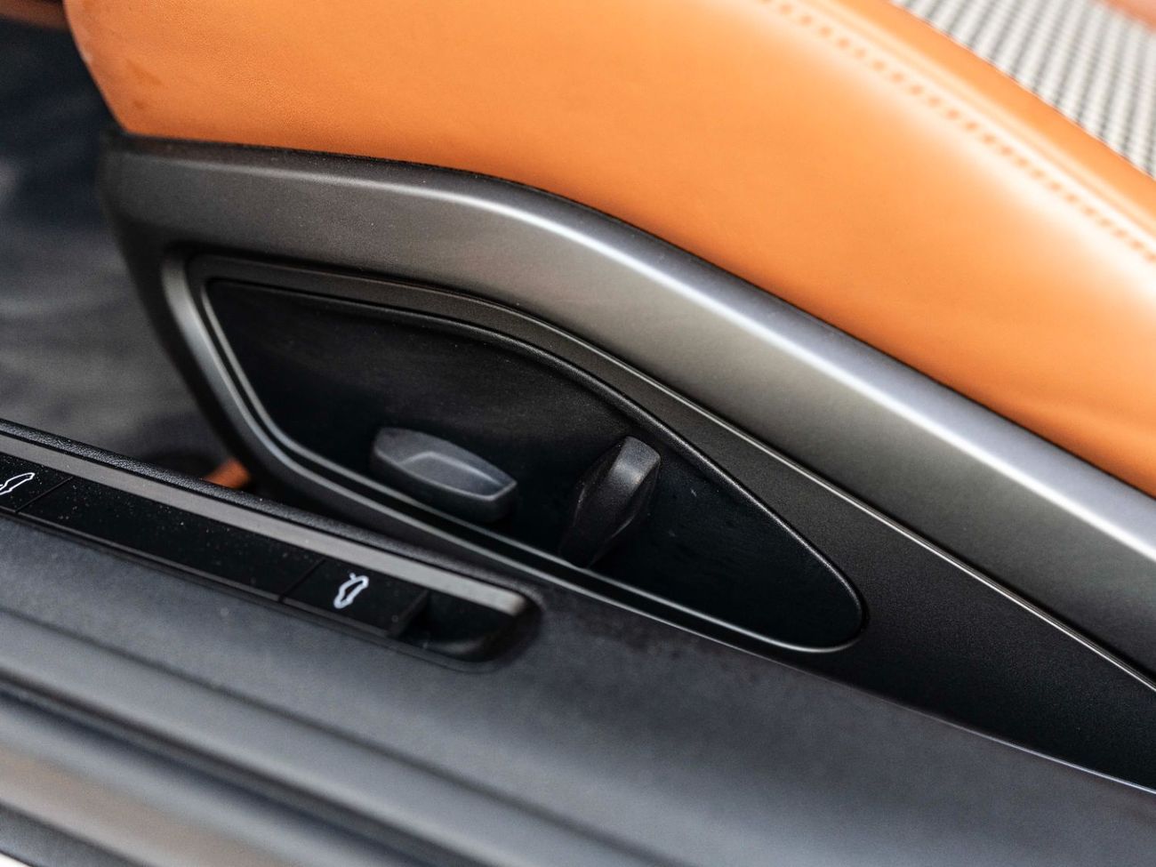 Porsche 911 Carrera S 3.0L (445 HP) Coupe