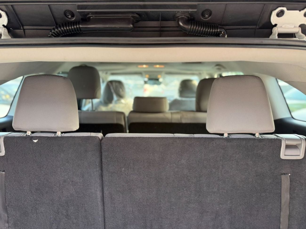 تويوتا هايلاندر TOYOTA HIGHLANDER GLE HEV - A/T . Hybrid . SUV . 4X4 . 7 Seats . 2023 Model