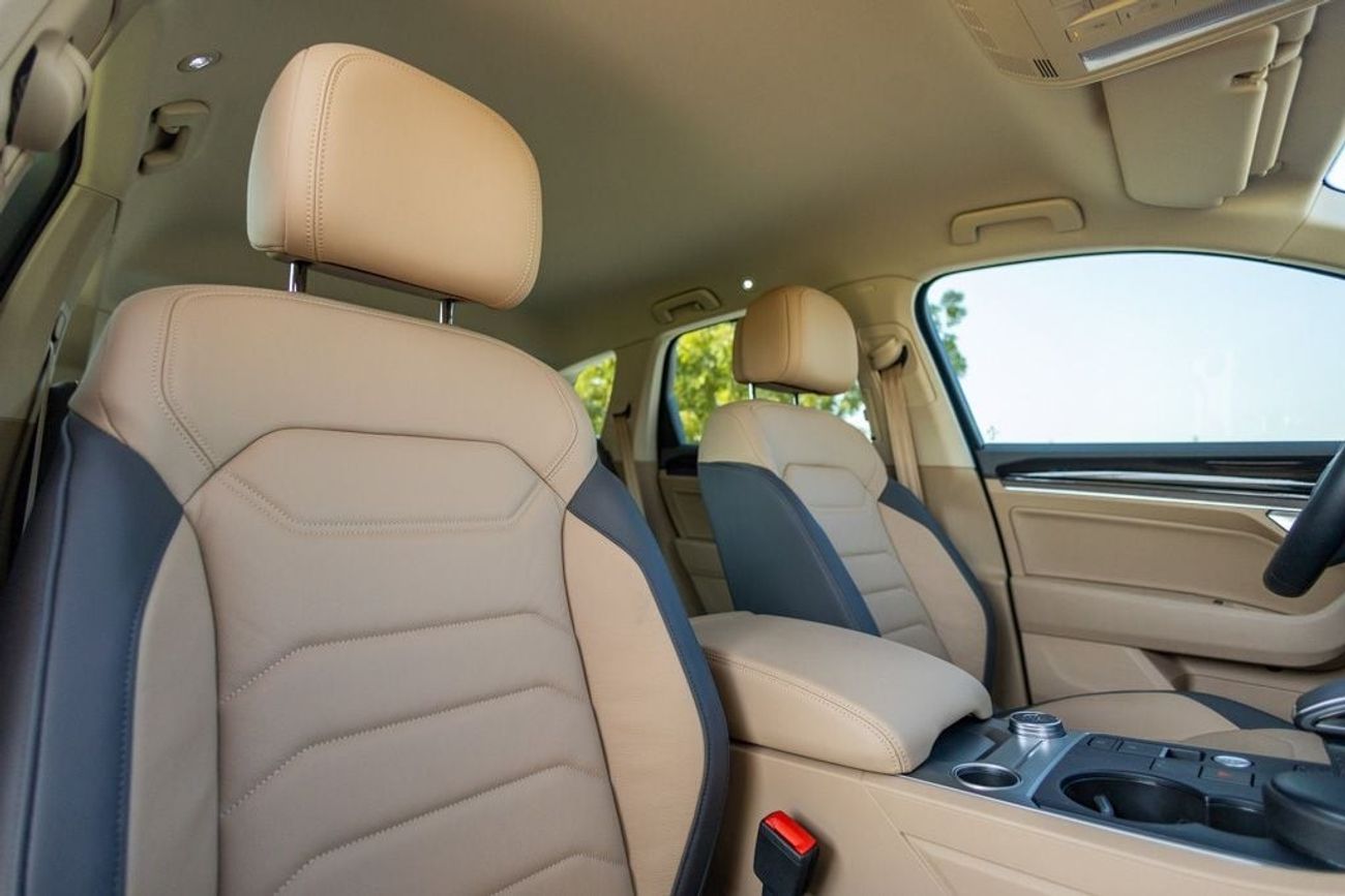 Volkswagen Touareg Atmosphere 3.0L Volkswagen Touareg 2023 GCC under Agency Warranty and Service Contract with Flexible