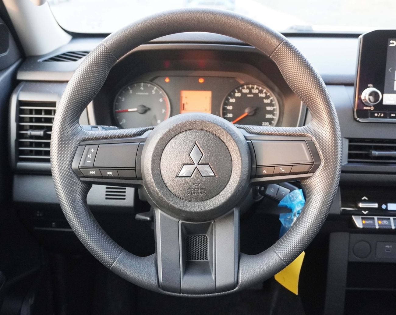 ميتسوبيشي L200 2.4L PETROL MANUAL TRANSMISSION DOUBLE CAB