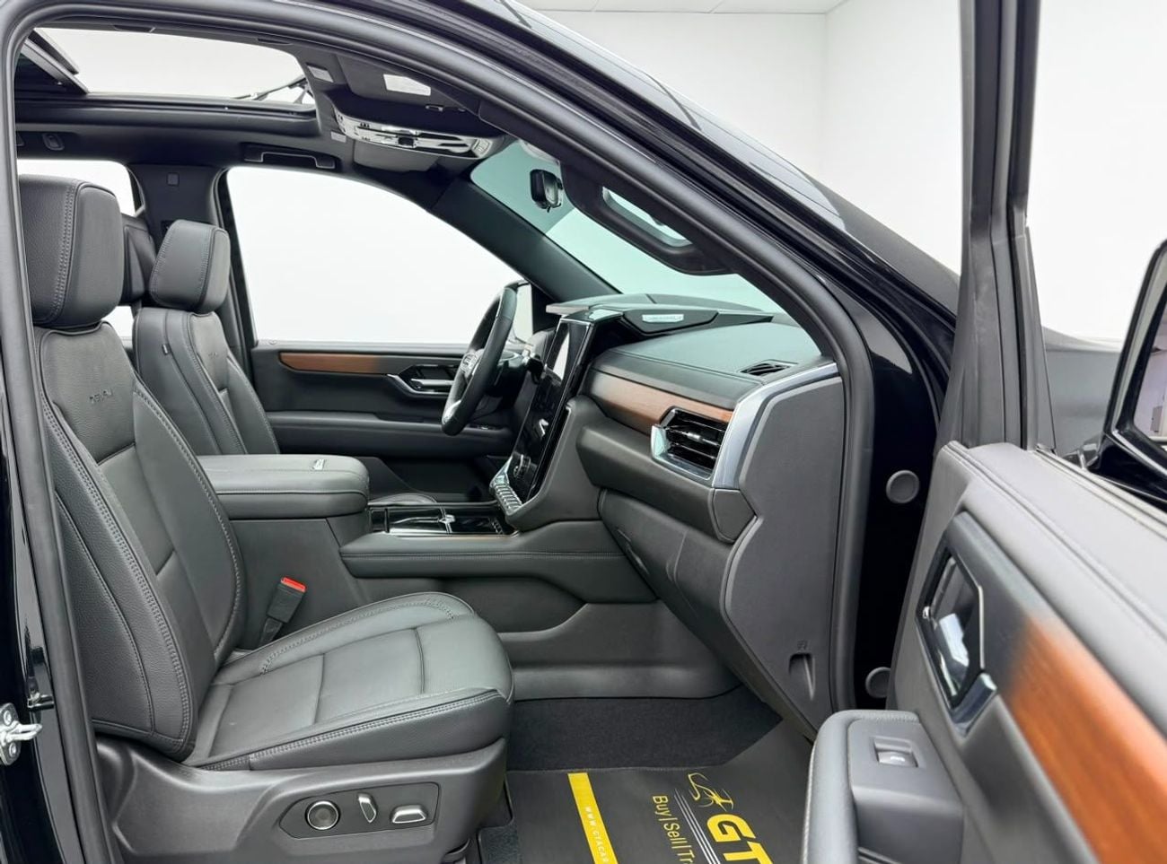 جي أم سي يوكون DENALI 2025 GMC Yukon Denali, 2030 GMC Warranty + Service Pack, Full GMC Service History, Very Low K