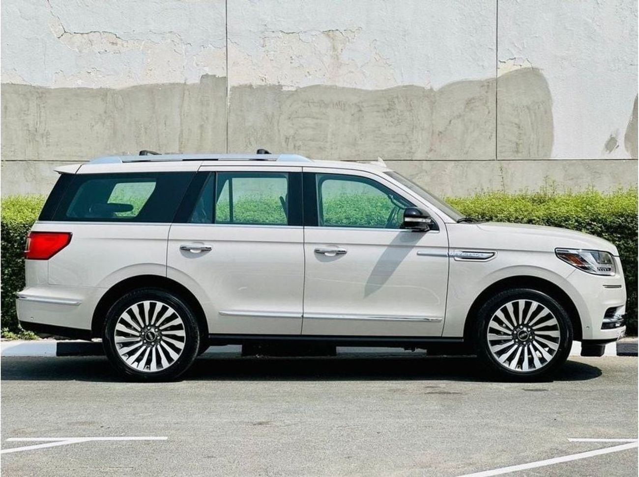لينكولن نافيجاتور LINCOLN NAVIGATOR | RESERVE | GCC SPECS | YEAR 2019 |  SERVICE HISTORTY | FLEXIBLE DOWN PAYMENT EMI