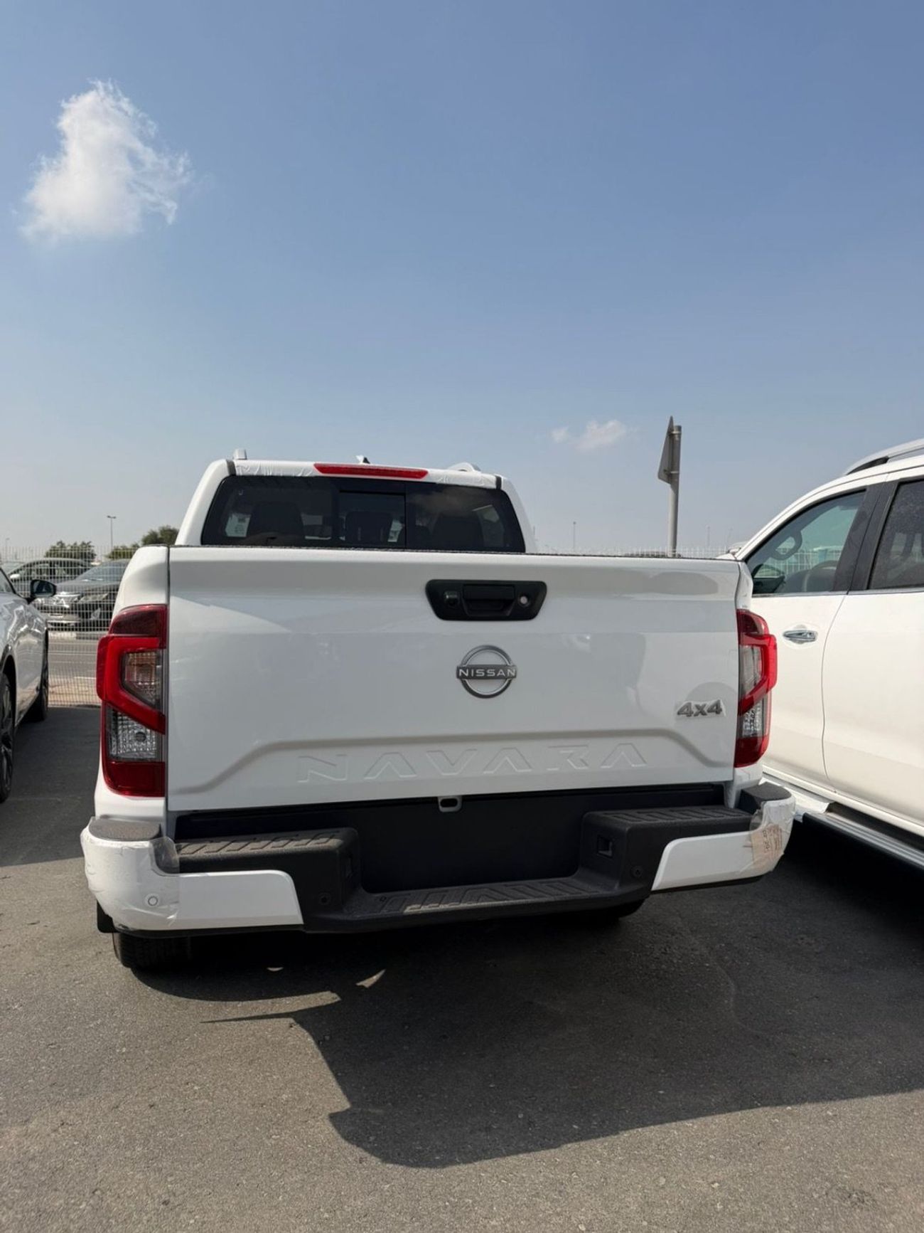 نيسان نافارا Std 2.5L 4WD M/T Nissan Navara 2.5L 4WD M/T