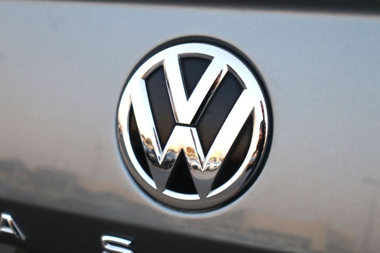 Volkswagen Passat S 2.5L