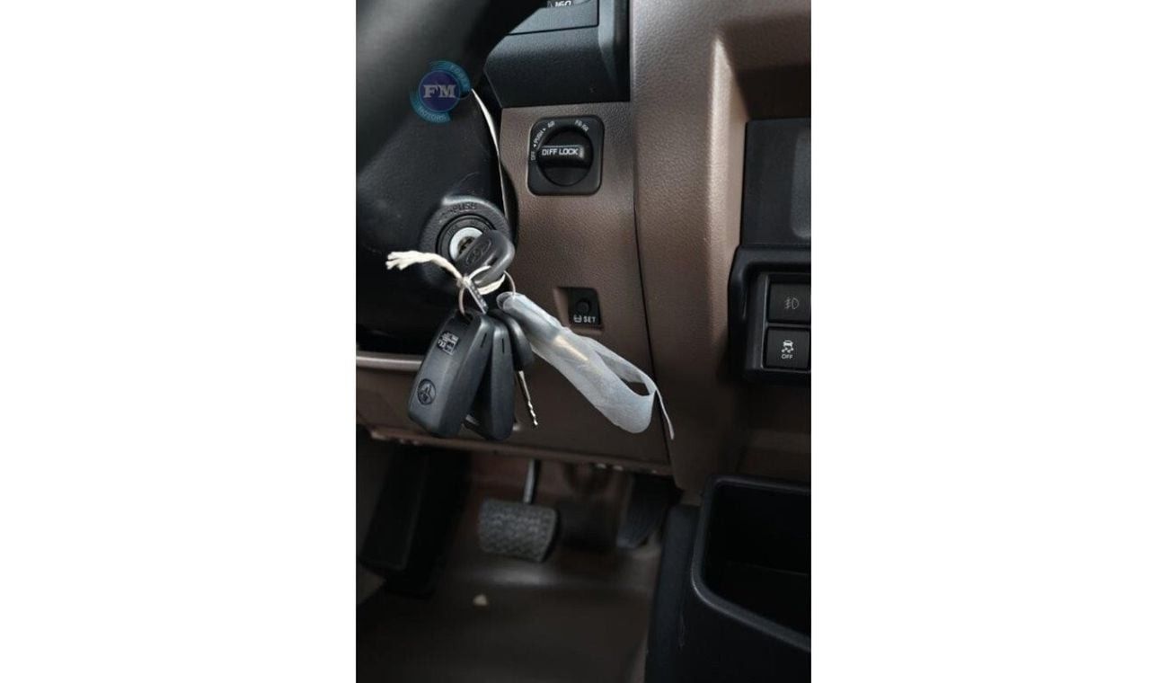 Toyota Land Cruiser Pick Up LX 2.8L Diesel Automatic (Mid Option)
