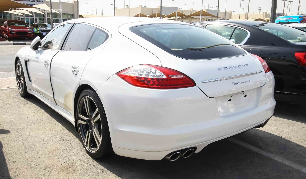 Porsche Panamera 4S