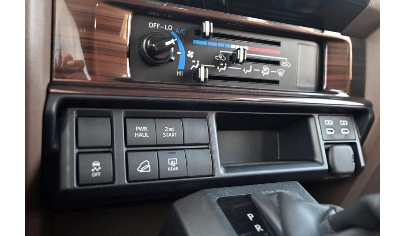 تويوتا لاند كروزر 70 2025 TOYOTA LAND CRUISER 76 HARDTOP SDLX V6 4.0L PETROL 4WD 5-SEATER AUTOMATIC