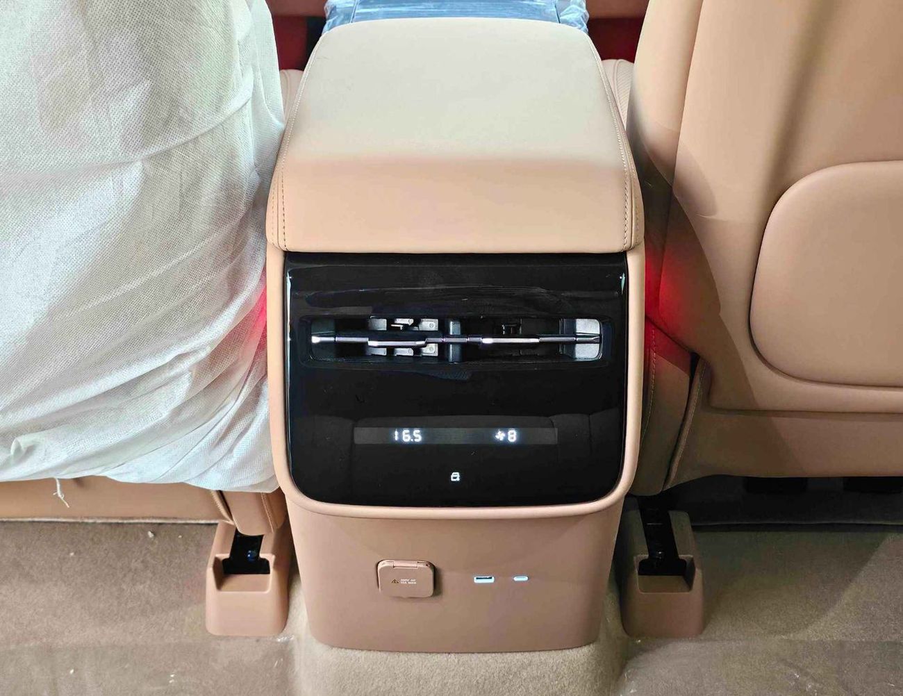 Dongfeng M Hero M817 HYBRID / 1.5L TURBO CHARGED / LARGE DISPLAY 15.6" TOUCHSCREEN / PANORAMIC ROOF (CODE#MH817H)