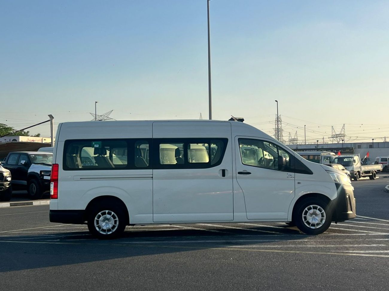 Toyota Hiace 2021 Toyota Hiace 3.5L V6 FWD - GCC- Passenger - Patrol Manual - 13 Seater - No Accident