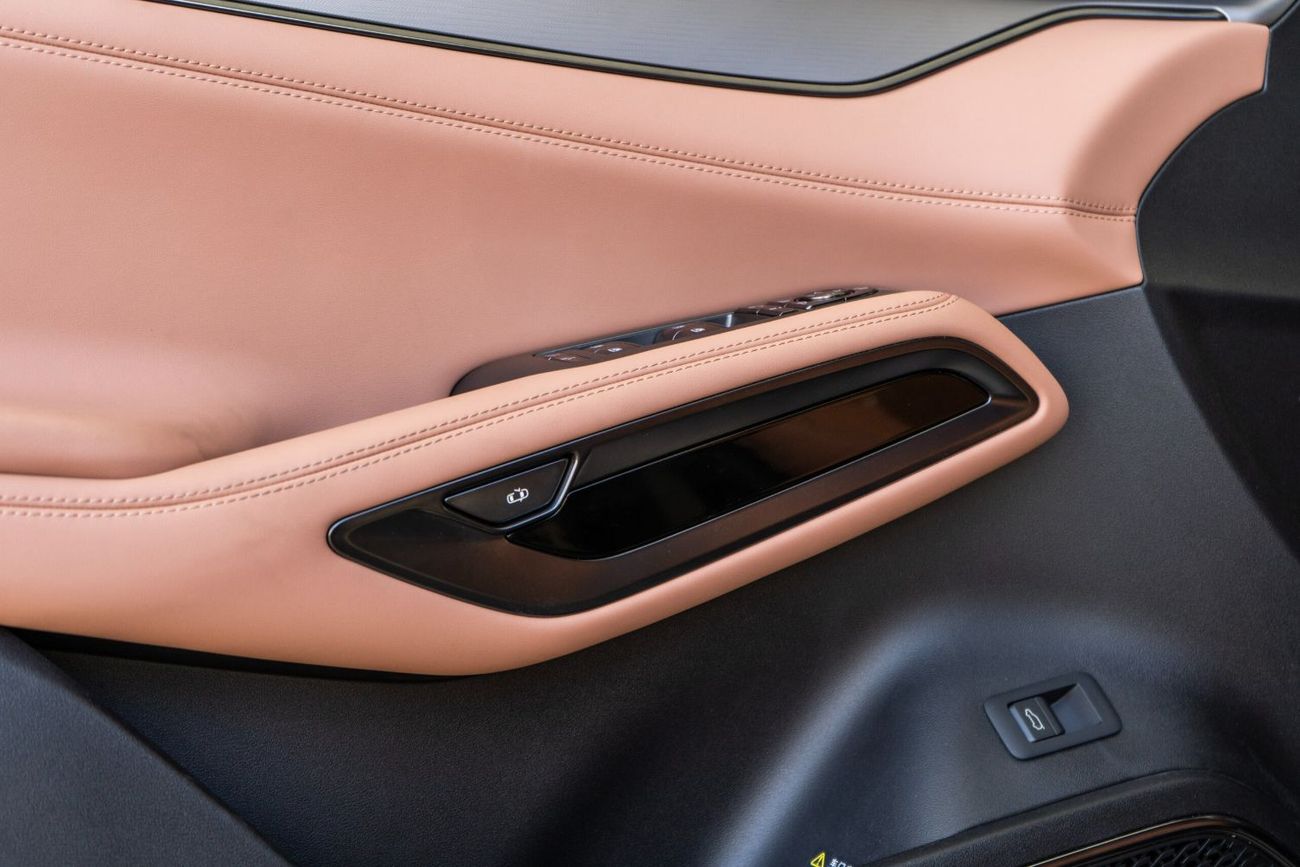 بي واي دي سونغ ل Fuel: Electric Motor Power: 230 kW Motor Torque: 360 Nm Driving Range: 662 km Battery Capacity: 87.0