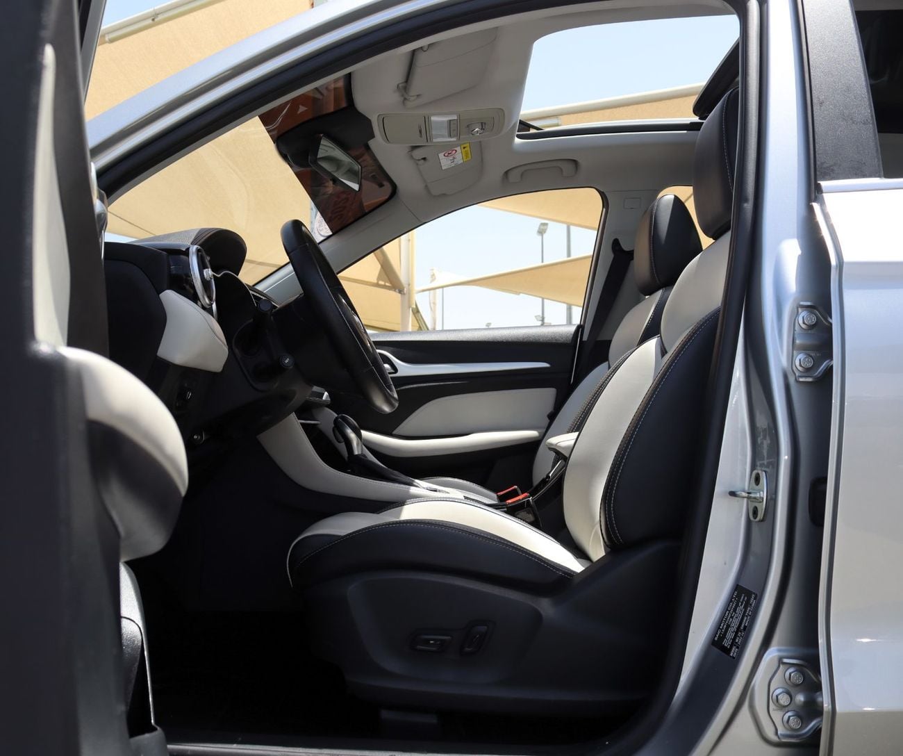 أم جي ZS LUX