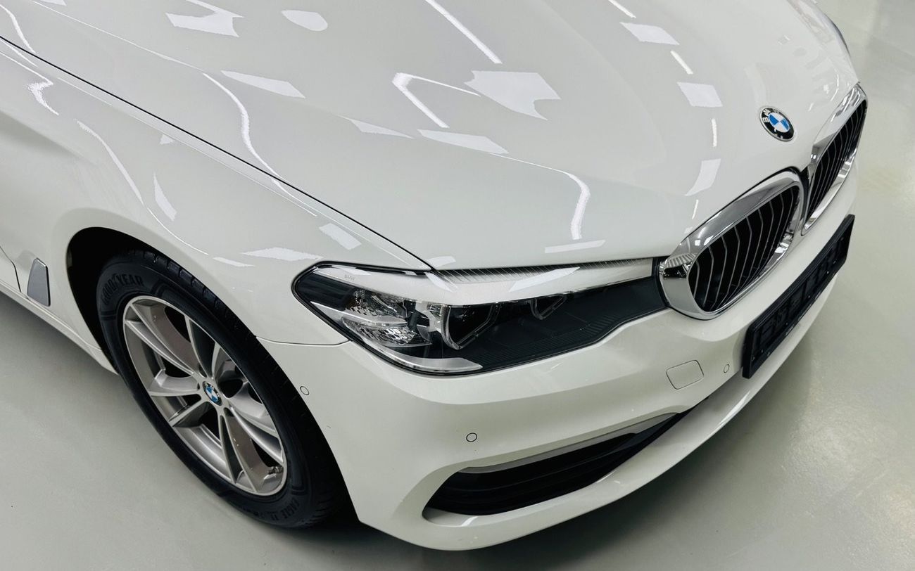 بي أم دبليو 520i Std 2.0L