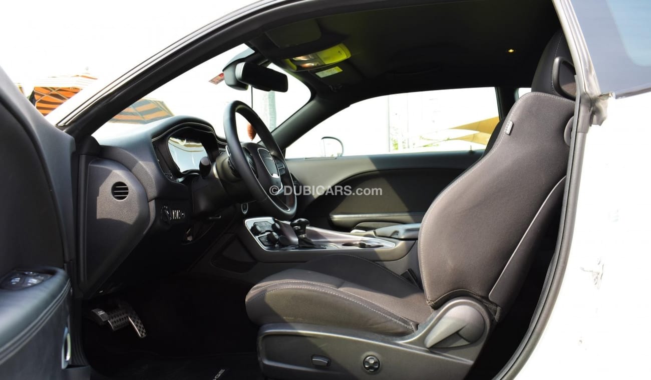 Dodge Challenger SRT 6.4L V8