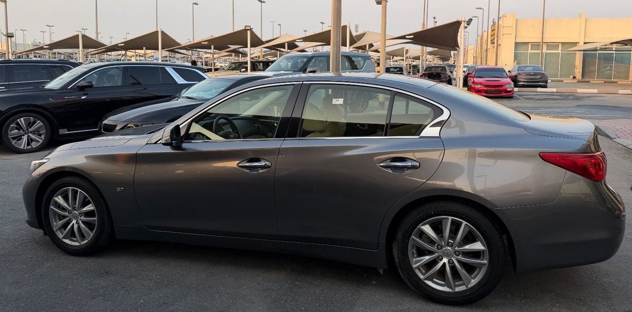 Infiniti Q50 Premium 3.7L