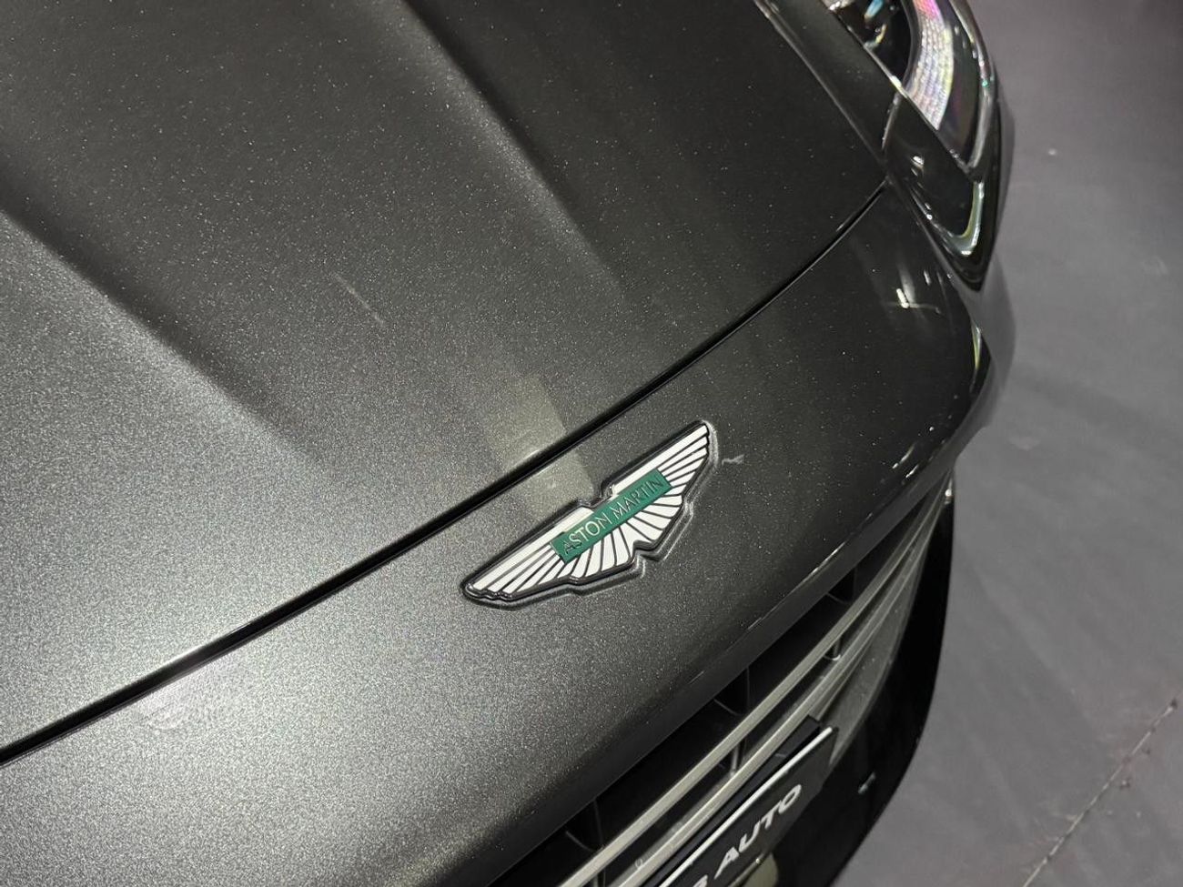 Aston Martin Vantage Standard V8