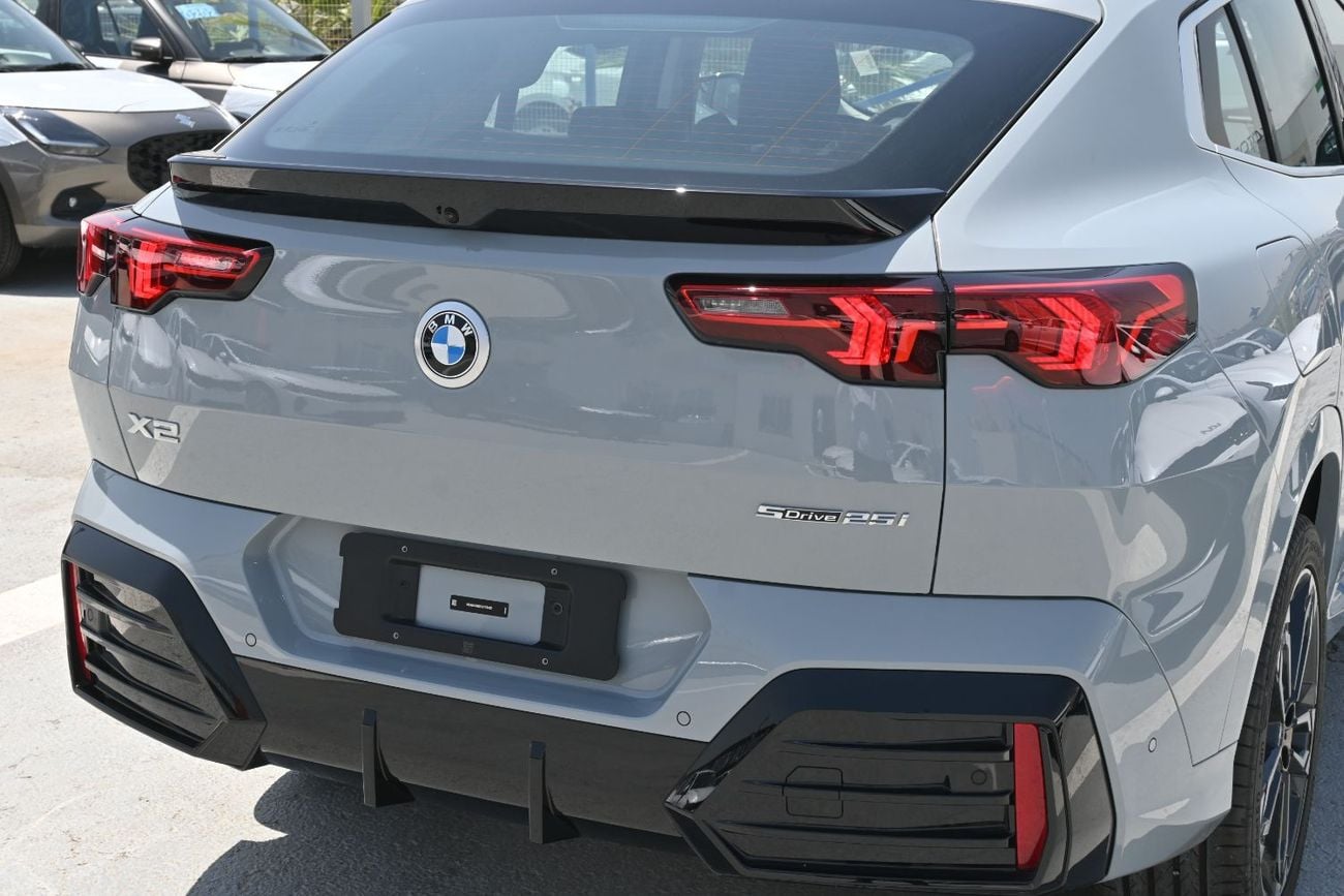 بي أم دبليو X2 BMW X2 sDrive 25i 2.0L Turbo, M Sport ENGINE: 2.0L CYLINDER: 4 Cylinder  POWERTRAIN: Turbo DRIVE: FW