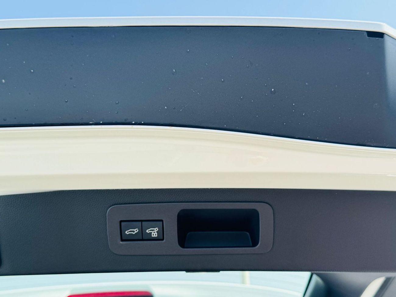 لكزس LX 600 LX600 SIGNATURE 3.5L PTR GCC A/T F/O WHITE 2025