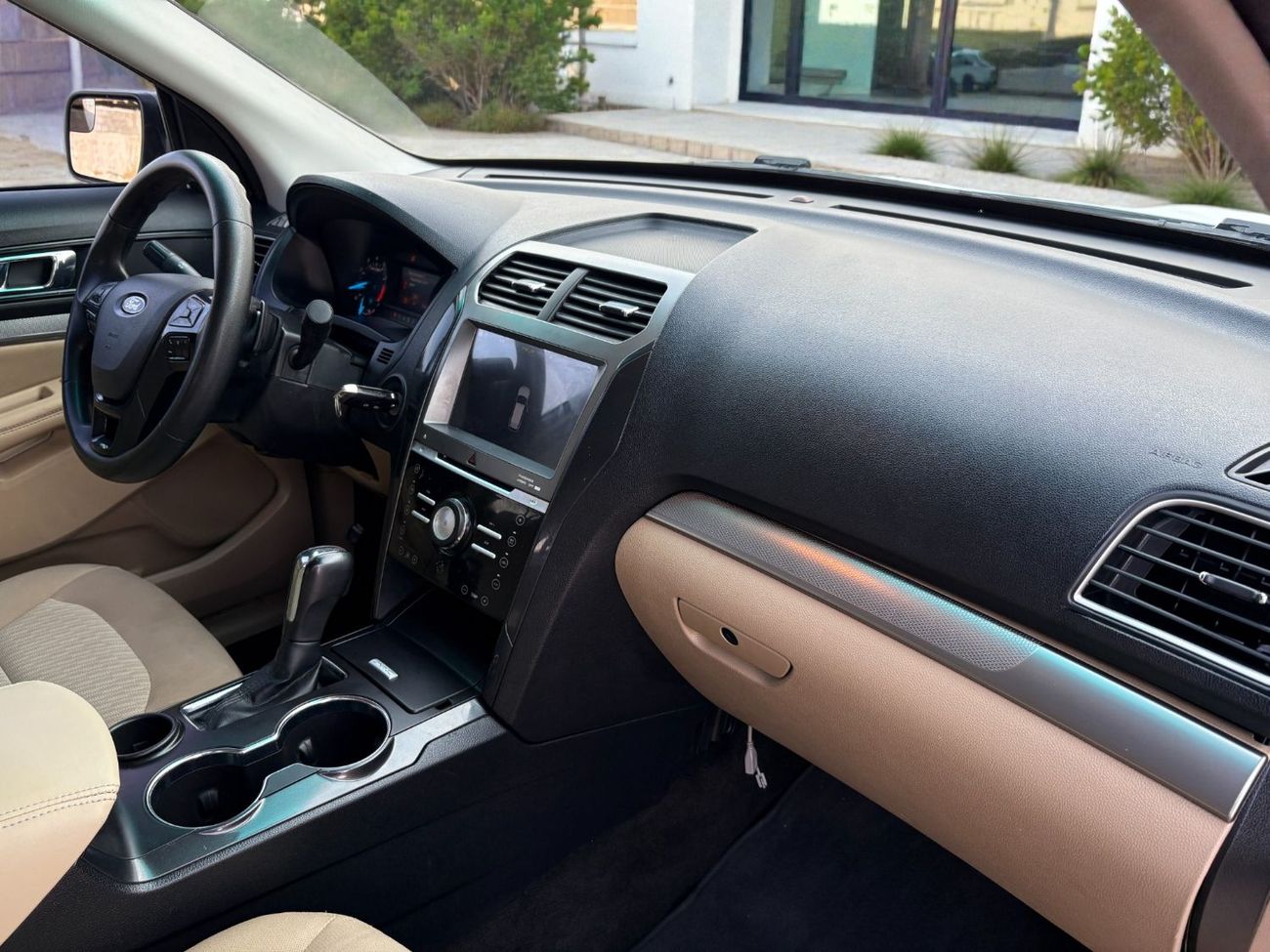 Ford Explorer FWD 3.5L V6 A/T | 2016 | GCC SPECS | WHITE EXTERIOR | AED 740 per month