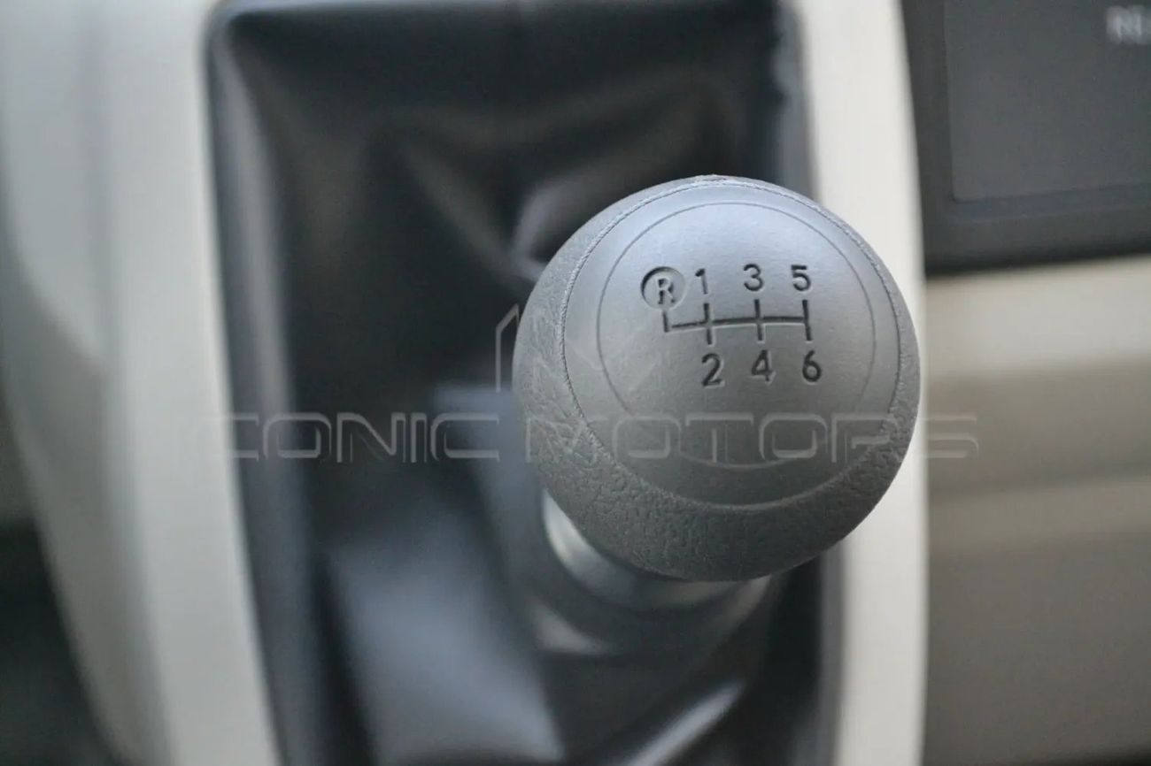 تويوتا هاياس 3.5L PETROL MANUAL HIGH ROOF 13- SEATER PASSENGER