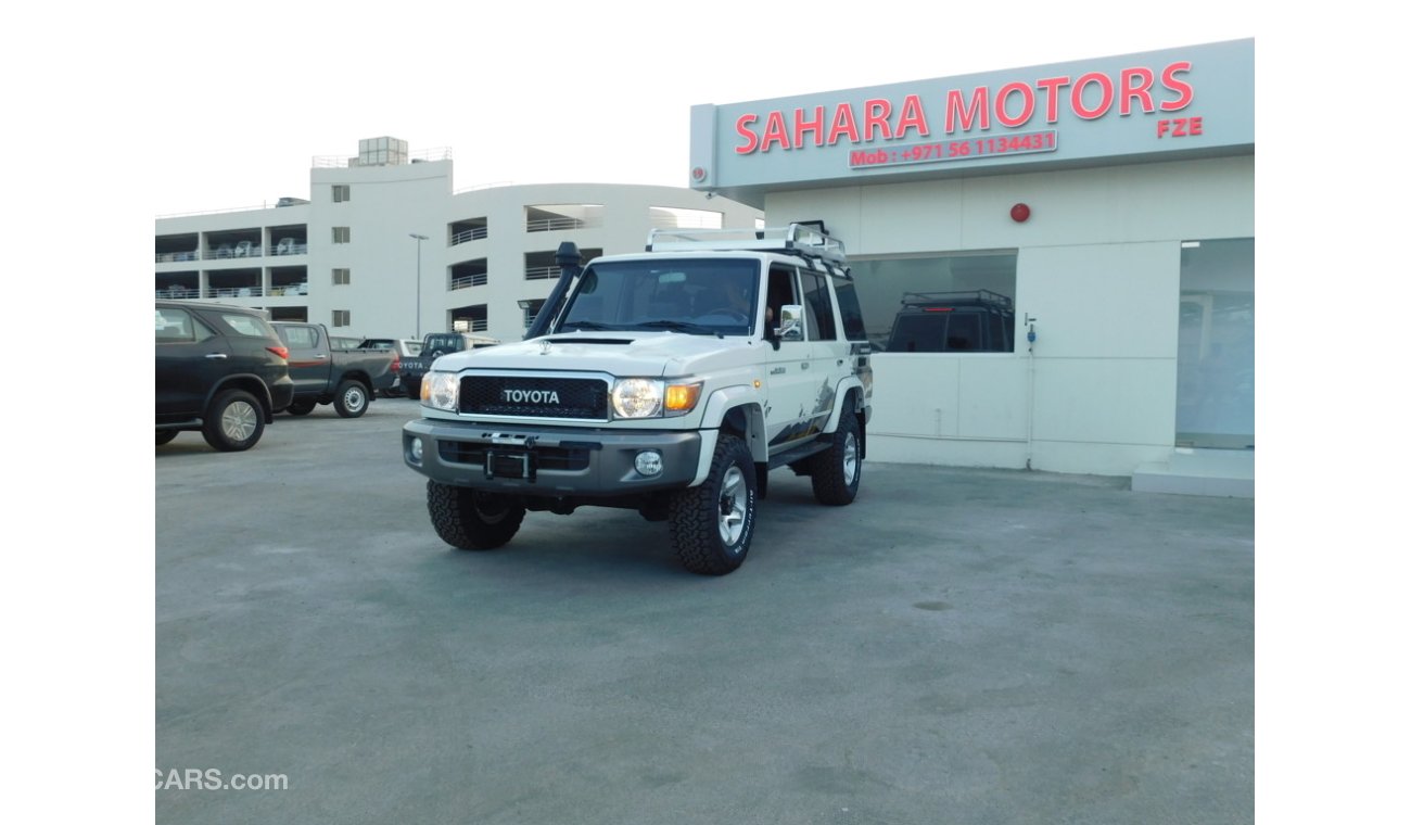 Toyota Land Cruiser 76 HARDTOP  LX DLX V8 4.5 L MT