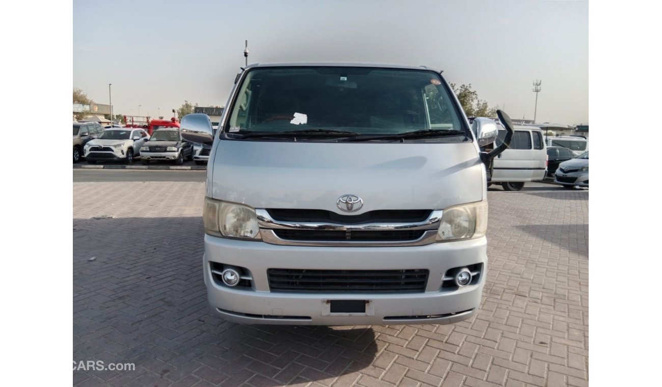 تويوتا هاياس TOYOTA HIACE VAN RIGHT HAND DRIVE (PM1644)