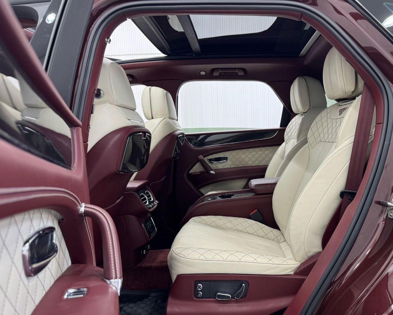 Bentley Bentayga Special Edition V8 2019 Bentley Bentayga Special Edition V8, Warranty, Full Bentley Service History,