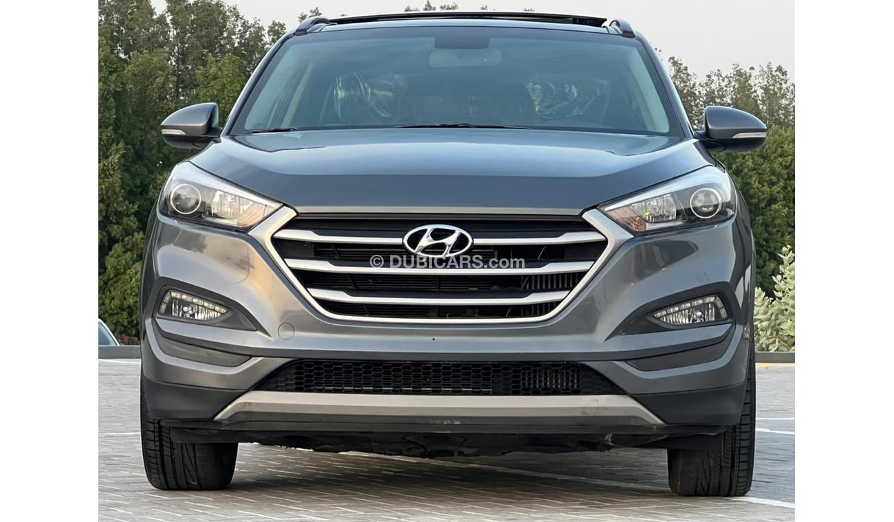 هيونداي توسون GLS هيونداي توسان موديل 2017 وارد أمريكي فول ابشن كامله بانوراما ماشيه 33000 الف ميل 1600 سي سي