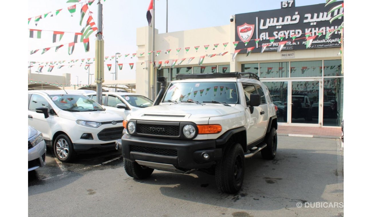 Toyota FJ Cruiser GXR GCC- MANUAL GEAR - ACCIDENTS FREE - PERFECT CONDITION INSIDE OUT