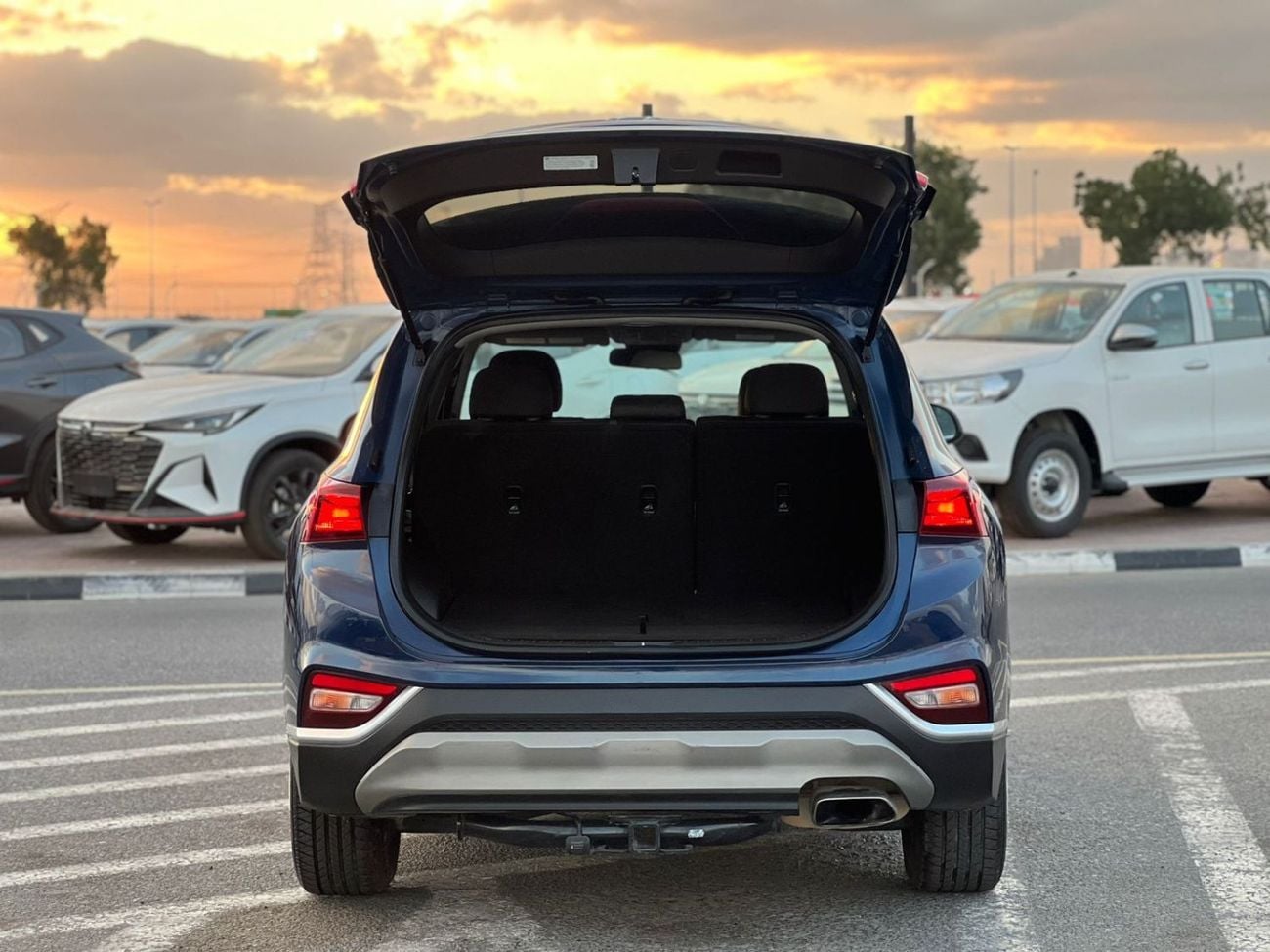 Hyundai Santa Fe STD (NON GCC) 2019 Hyndai Santafe Fe 2.4L V4 FWD - Rear Camera & Sensor