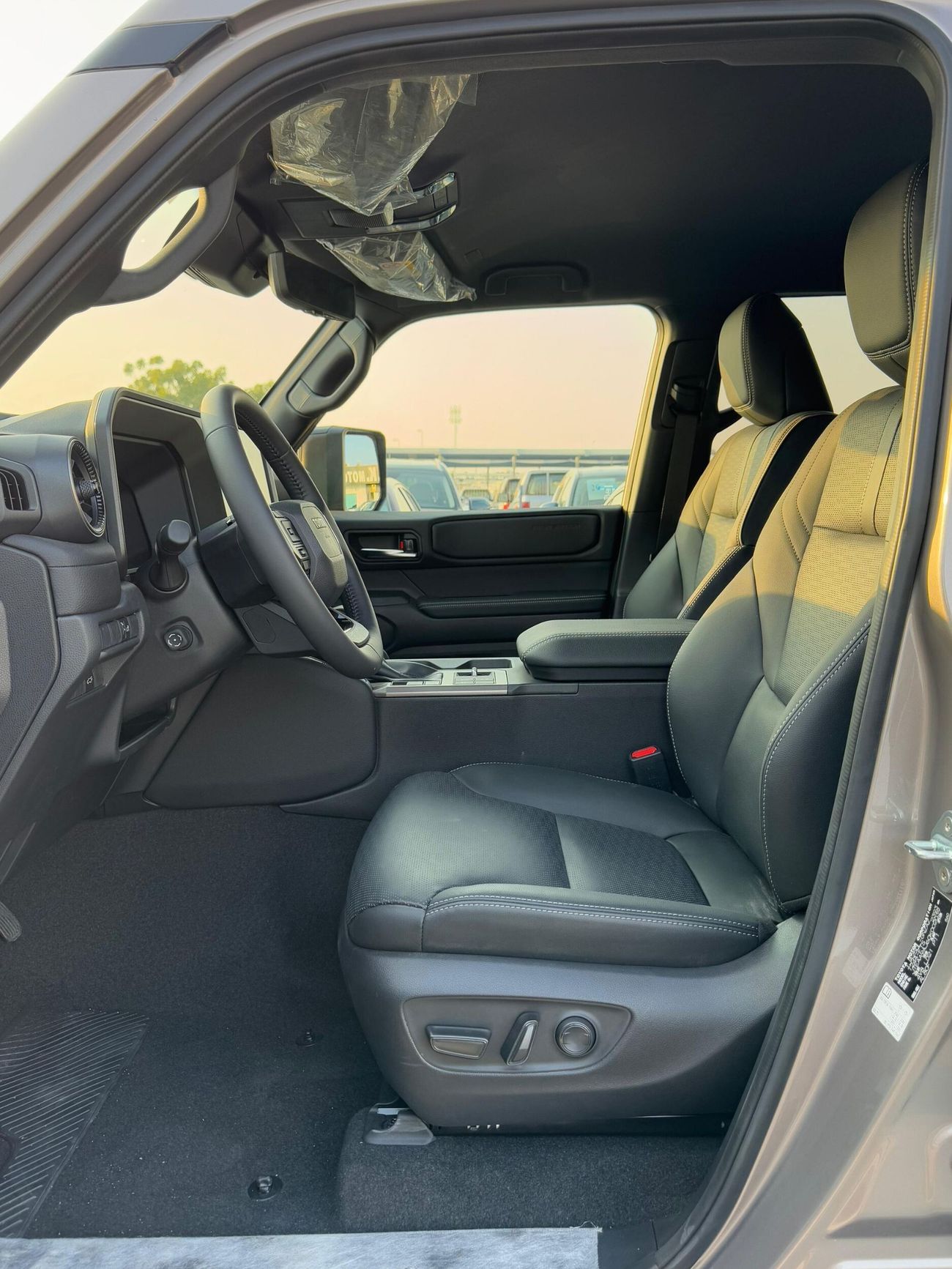 تويوتا برادو FIRST EDITION /  2.4L V4 PETROL / PWR WITH LEATHER SEATS / 360* WITH RADAR (CODE # 69022)