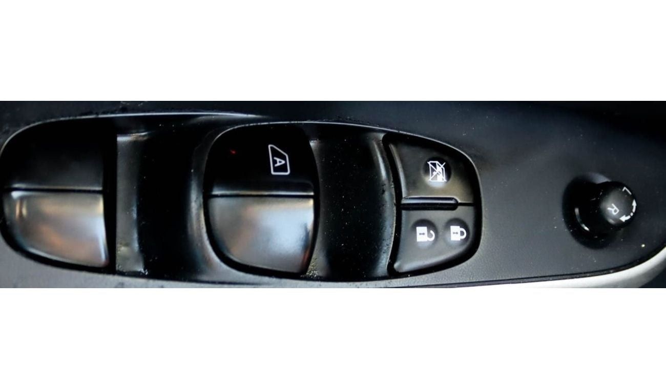 Nissan Navara Std 2.5L 4WD A/T Nissan Navara 4WD 2019 GCC Original Paint accident-free in excellent condition 1175