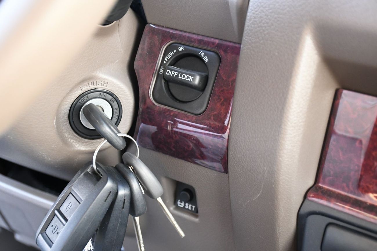 Toyota Land Cruiser Pick Up 4.5L V8 Diesel with difflock  (Ready Stock )